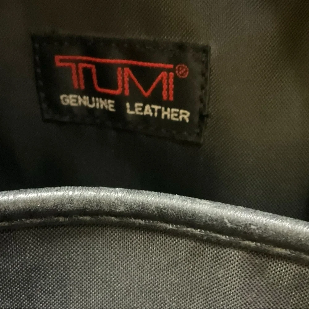 🧳 TUMI Leather Expandable Laptop Briefcase — Black Executive Business Bag 15–16”